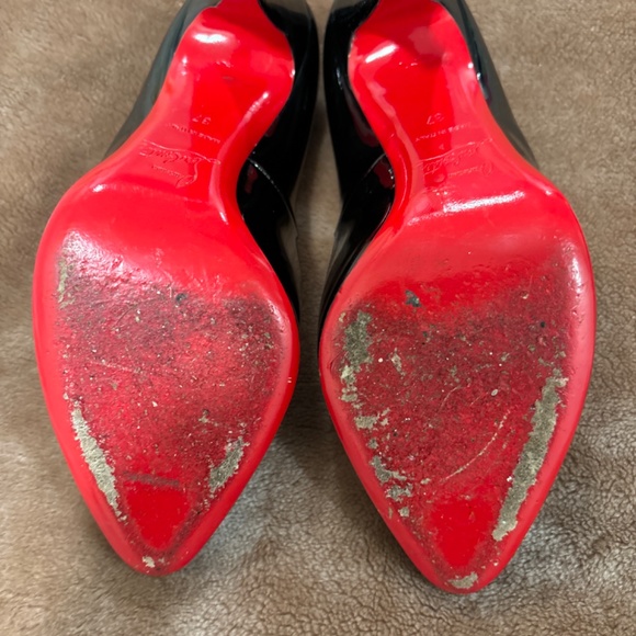 Christian Louboutin - Picture 3 of 7